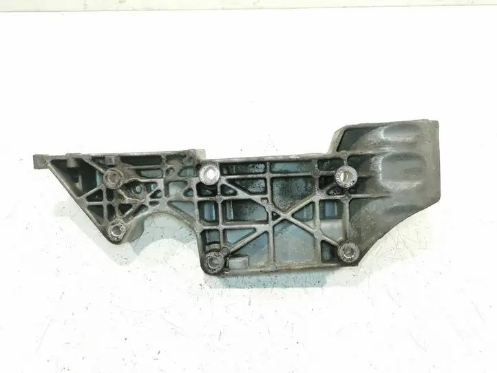 Audi TT Mk1 (1998 - 2003) 06A903143P Кронштейн генератора — фото 3
