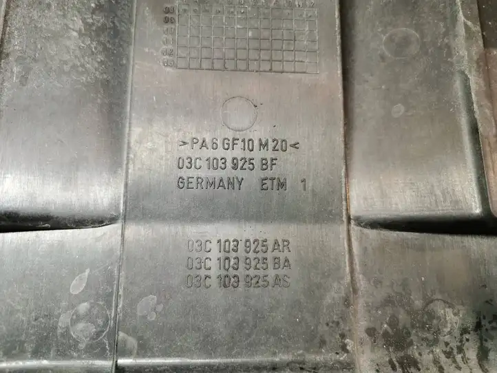 Volkswagen PASSAT B6 (2005 - 2010) 03C103925AR Крышка двигателя декоративная — фото 3
