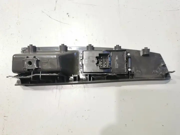 Chevrolet Cruze (2009 - 2012) 13305370 Блок кнопок стеклоподъемников — фото 2