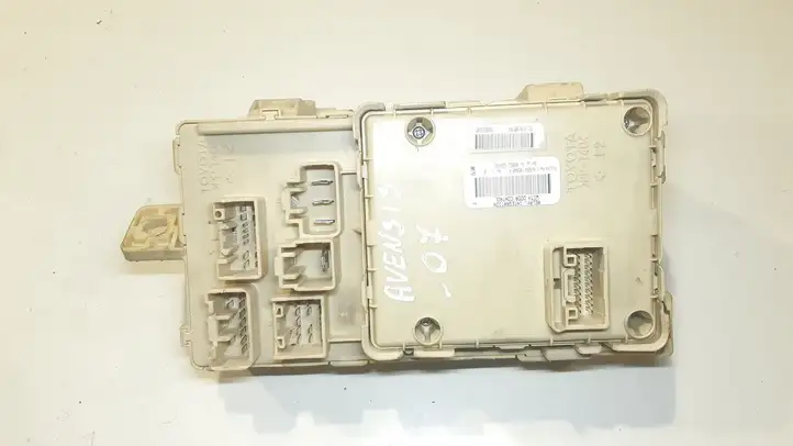 Toyota Avensis T250 (2006 - 2009) 8264105040A Блок предохранителей — фото 4