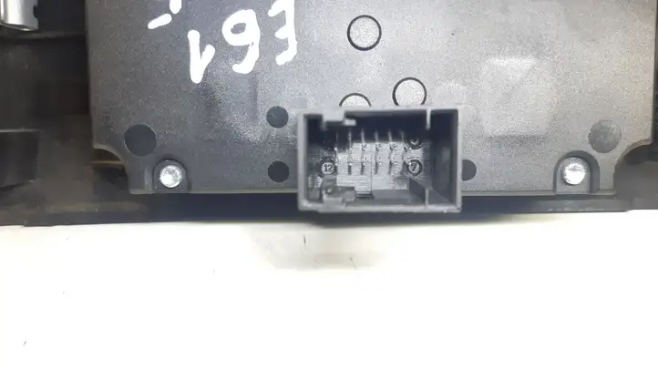 BMW 5 E60 E61 (2004 - 2010) 6953735 Включатель фонарей — фото 3
