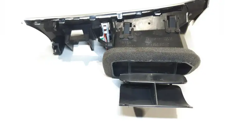 Audi A6 S6 C6 4F (2004 - 2008) 4F1820901D Боковой воздушный дефлектор — фото 3