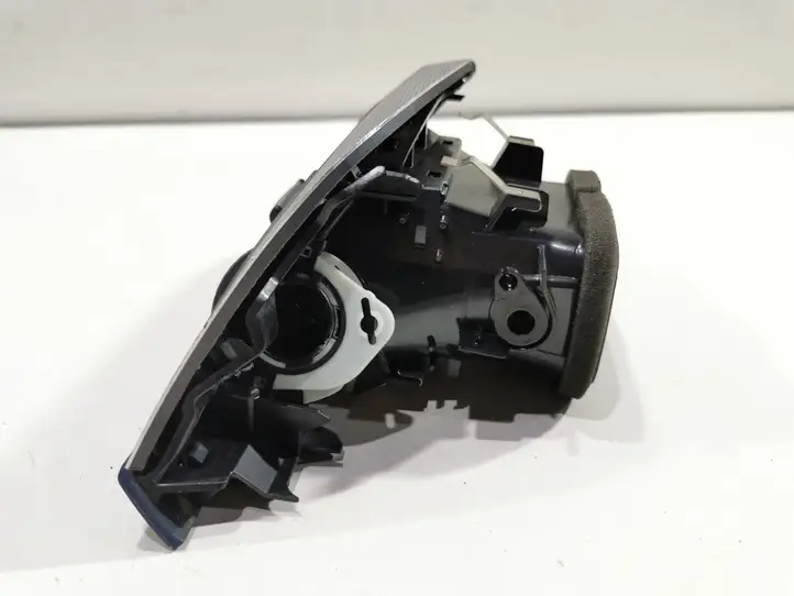 BMW 1 F20 F21 (2011 - 2019) 9205355 Боковой воздушный дефлектор — фото 2