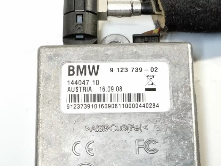 BMW 5 E60 E61 (2004 - 2010) 9123739 Усилитель антенны — фото 2