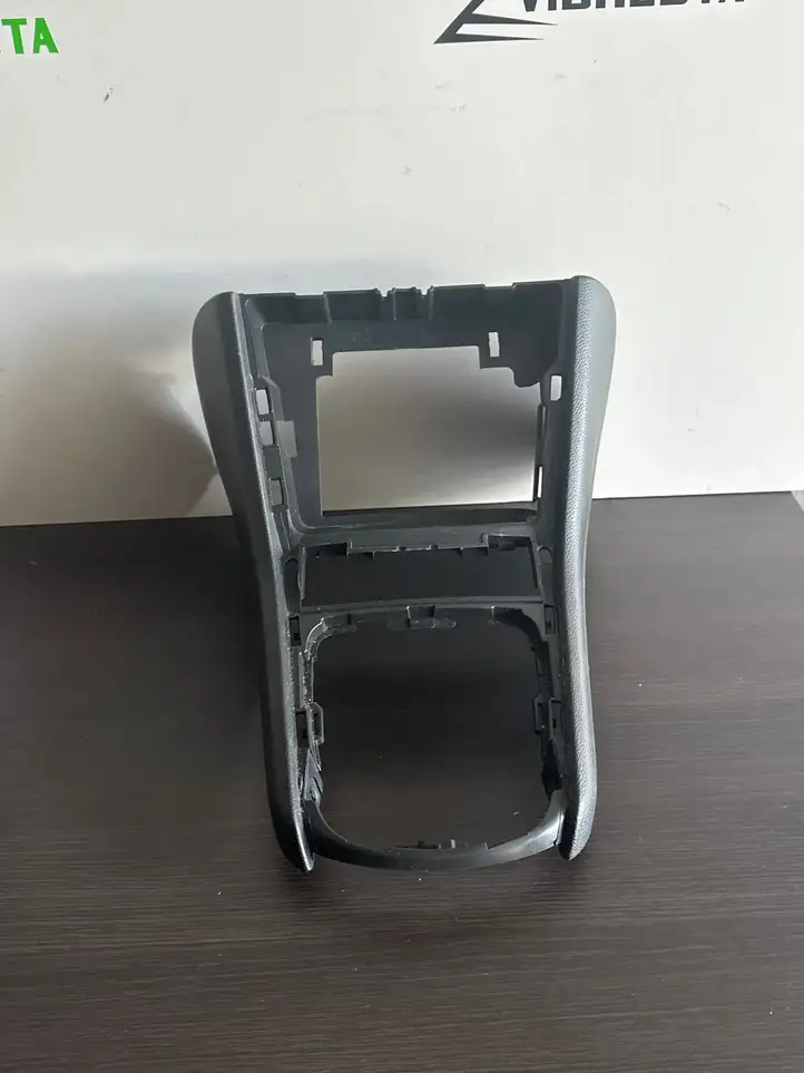 Opel Astra (2015 - 2020)  39055000 Рамочка