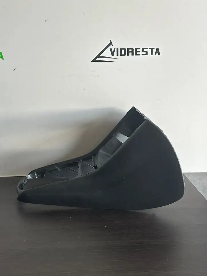 Opel Astra (2015 - 2020)  39055000 Рамочка