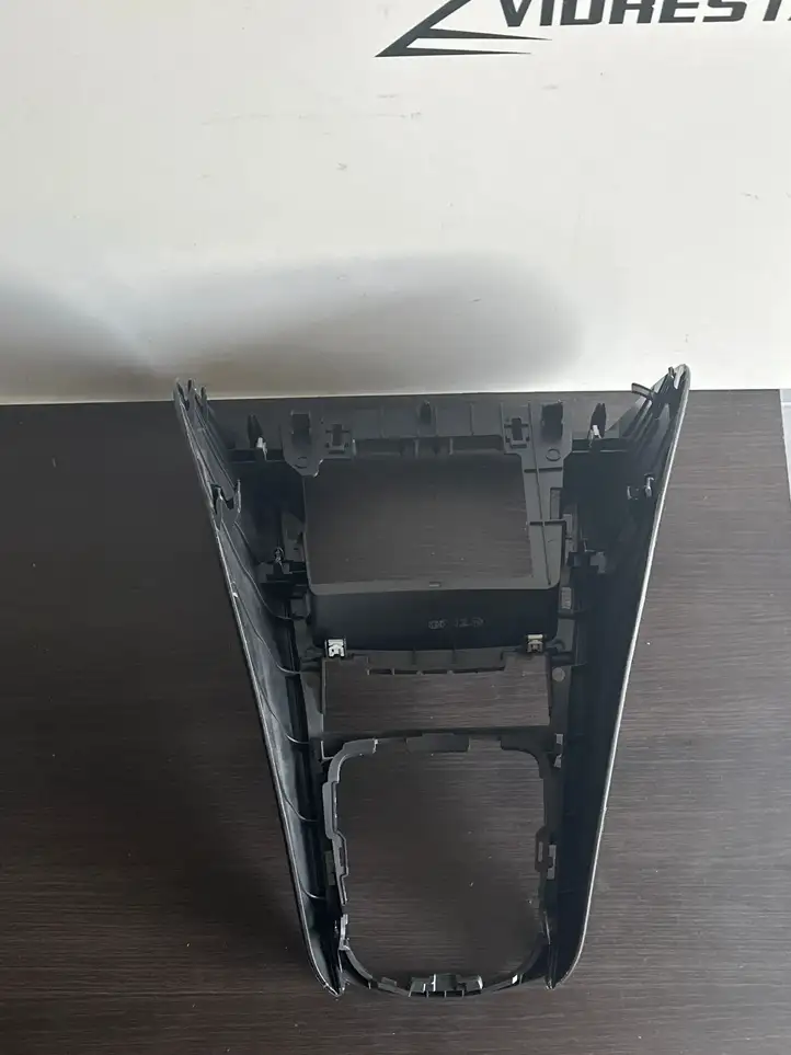 Opel Astra (2015 - 2020)  39055000 Рамочка