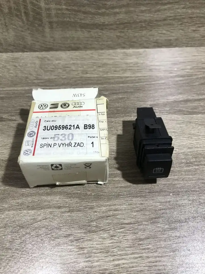 Skoda Superb B5 (3U) (2001 - 2008) 3u0959621a Кнопка обогрева стекла — фото 1