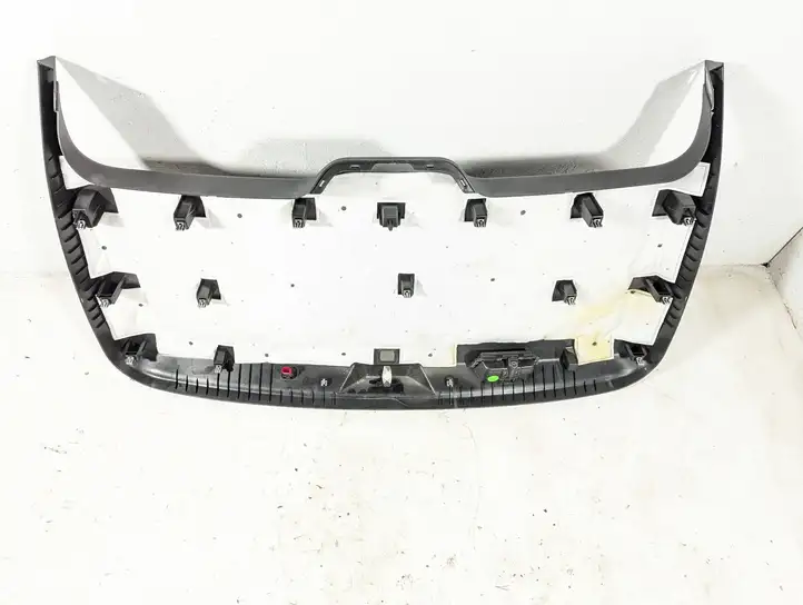 Chevrolet Tahoe (2020 - ) 85144845 Комплект обшивки крышки багажника — фото 3
