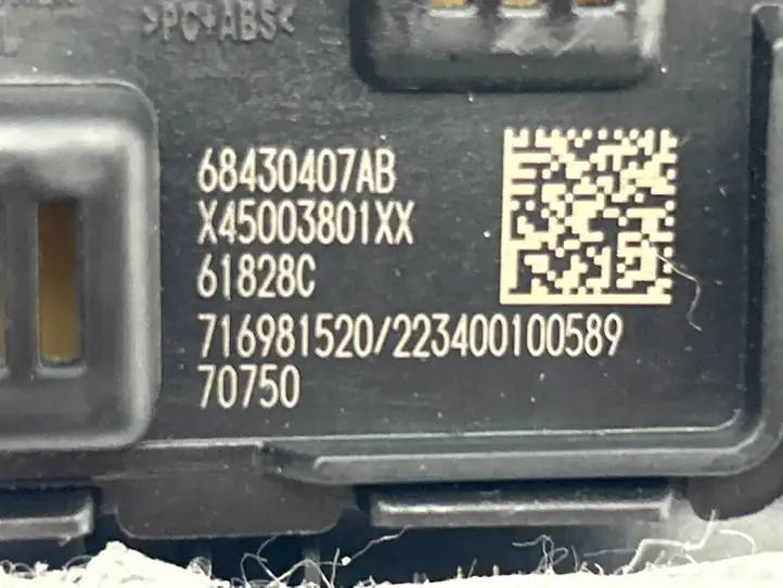 Jeep Grand Cherokee WL (2021 - ) 68430407AB Комплект обшивки крышки багажника — фото 4