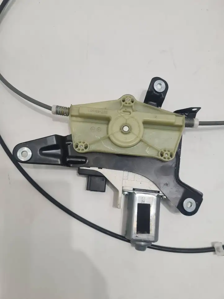 Audi A6 (2014 - 2018)  LH933811103  Механизм жалюзи багажника (шторки)