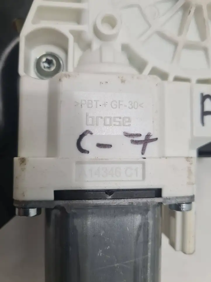 Audi A6 (2014 - 2018)  LH933811103  Механизм жалюзи багажника (шторки)