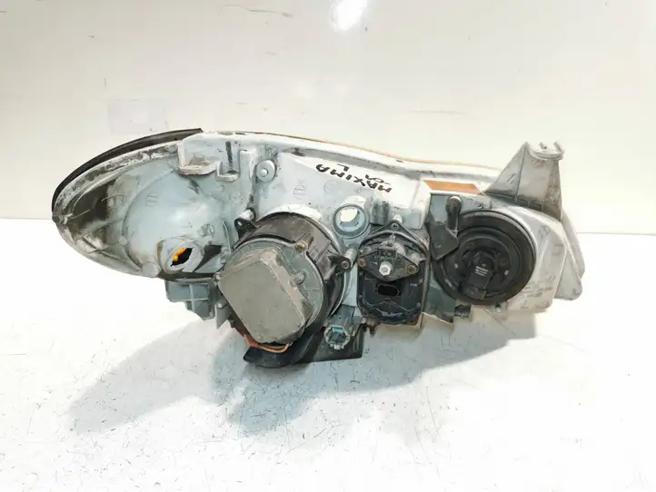 Nissan Maxima (2000 - 2004) Передняя фара — фото 3