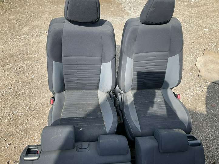 Toyota Auris E180 (2012 - 2018)   Комплект салона