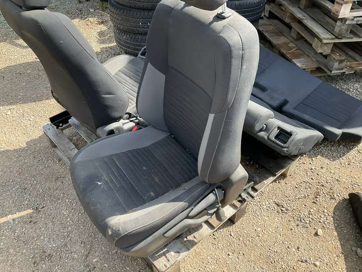 Toyota Auris E180 (2012 - 2018)   Комплект салона