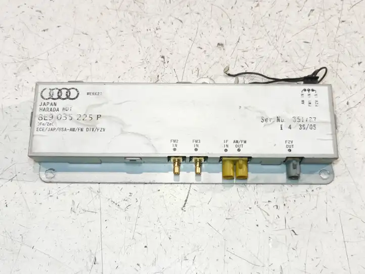 Audi A4 S4 B7 8E 8H (2004 - 2009) 8E9035225P Усилитель антенны — фото 1