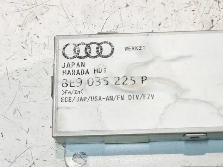 Audi A4 S4 B7 8E 8H (2004 - 2009) 8E9035225P Усилитель антенны — фото 2