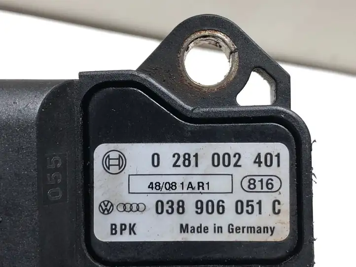 Volkswagen PASSAT B6 (2005 - 2010) 038906051C Датчик давления воздуха впуска — фото 2