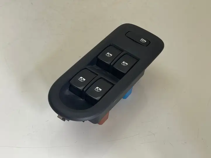 Renault Clio III (2005 - 2012) 8200356541 Кнопка стеклоподъемников — фото 2
