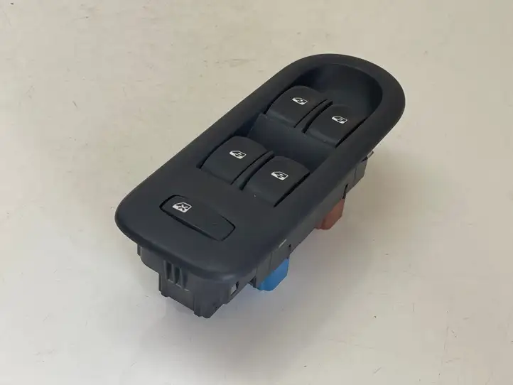 Renault Clio III (2005 - 2012) 8200356541 Кнопка стеклоподъемников — фото 3