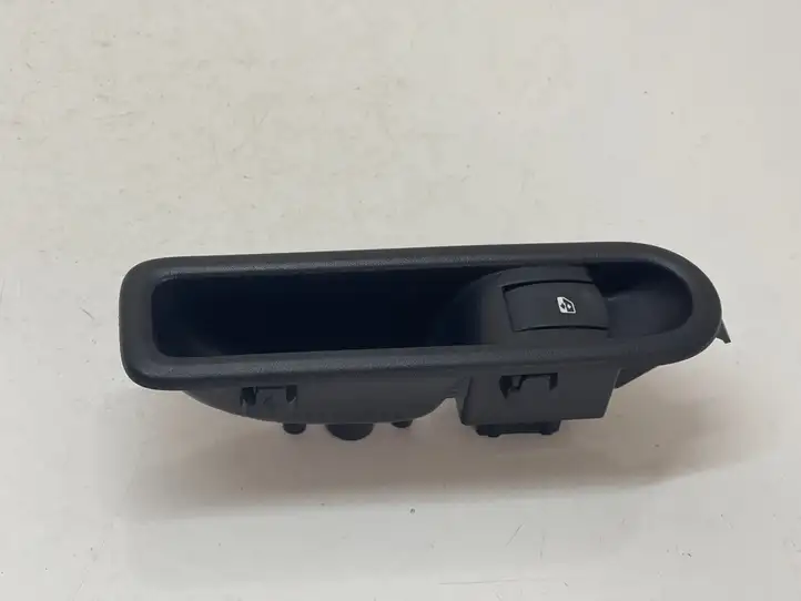 Renault Clio III (2005 - 2012) 8200234357 Кнопка стеклоподъемников — фото 2
