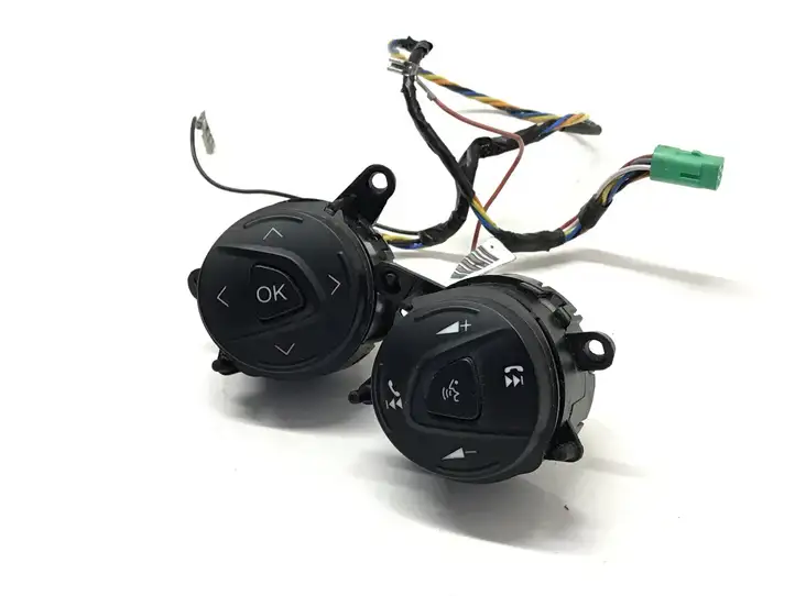 Ford Focus (2011 - 2015) AM5T14K147AA Кнопки на рулевом колесе — фото 2