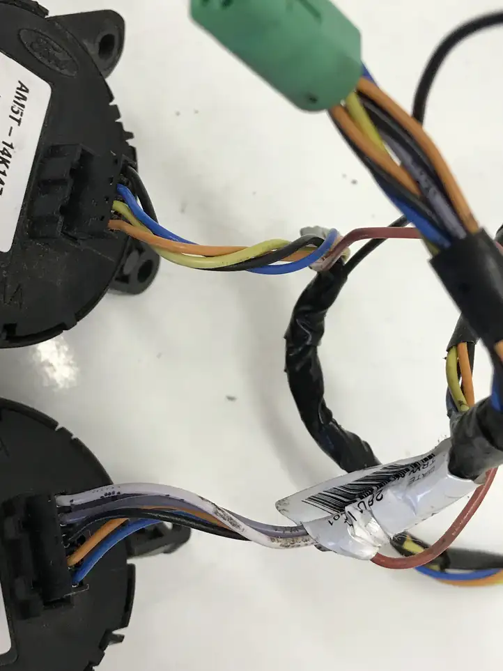 Ford Focus (2011 - 2015) AM5T14K147AA Кнопки на рулевом колесе — фото 4