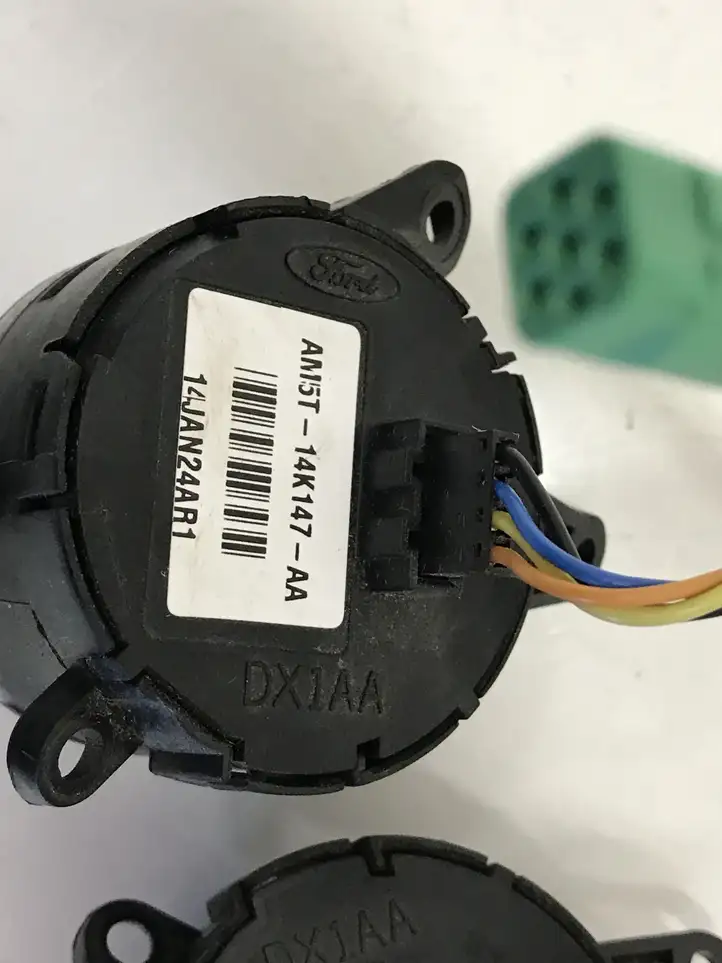 Ford Focus (2011 - 2015) AM5T14K147AA Кнопки на рулевом колесе — фото 5