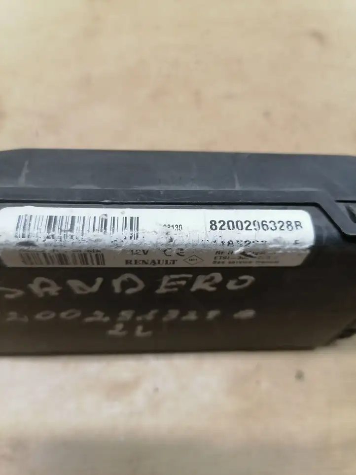 Dacia Sandero (2008 - 2012) 8200296328B Модуль комфорта — фото 3