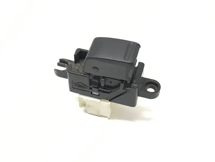 Nissan X-Trail T30 (2001 - 2007) Кнопка стеклоподъемников — фото 1