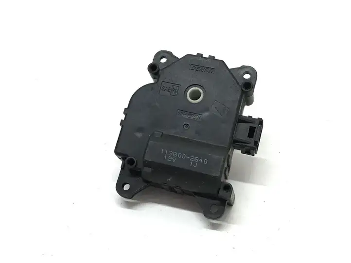 Toyota Auris 150 (2006 - 2012) 1138002840 Двигатель задвижки потока воздуха — фото 1
