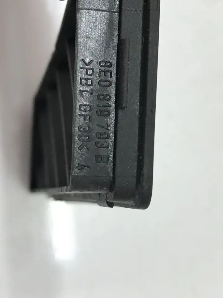 Audi A3/S3 8P (2004 - 2008) 8E0819793B Боковой воздушный дефлектор — фото 5