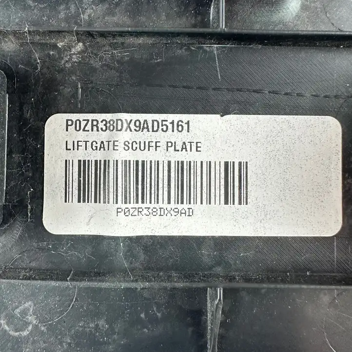 Dodge Grand Caravan (2007 - 2020) P0ZR38DX9AD Отделка порога багажника — фото 9