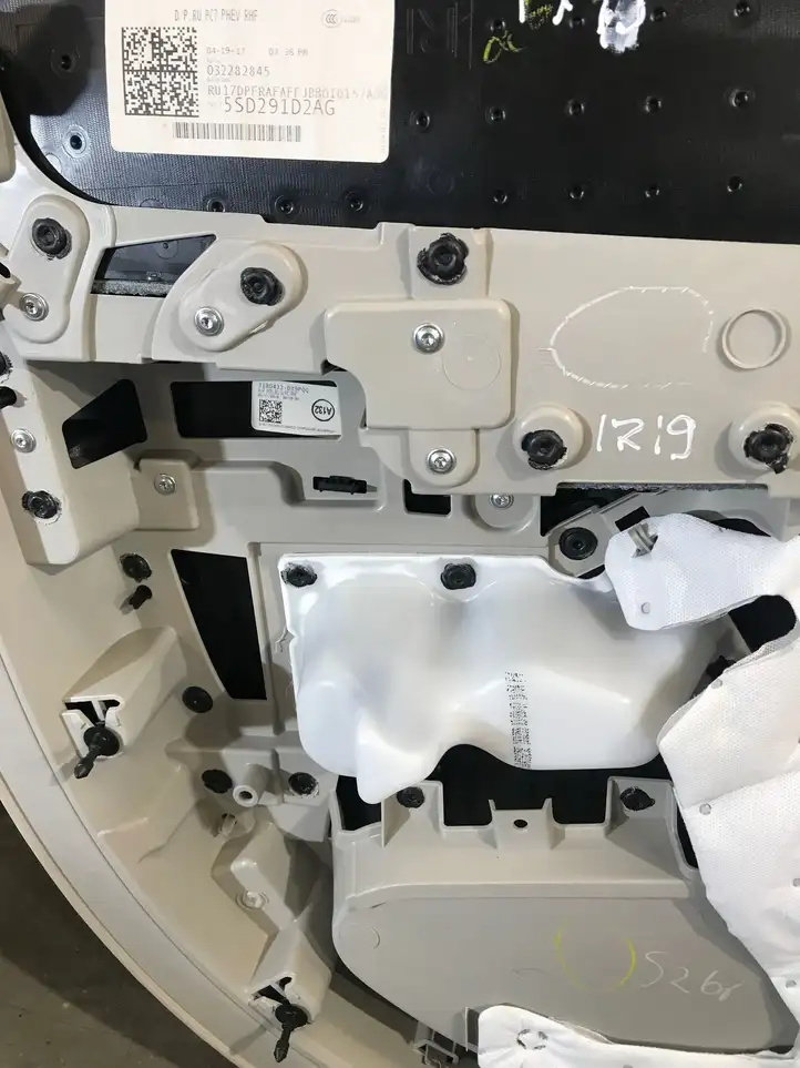 Chrysler Pacifica (2016 - ) 5SD291D2AG Обшивка передней двери — фото 4