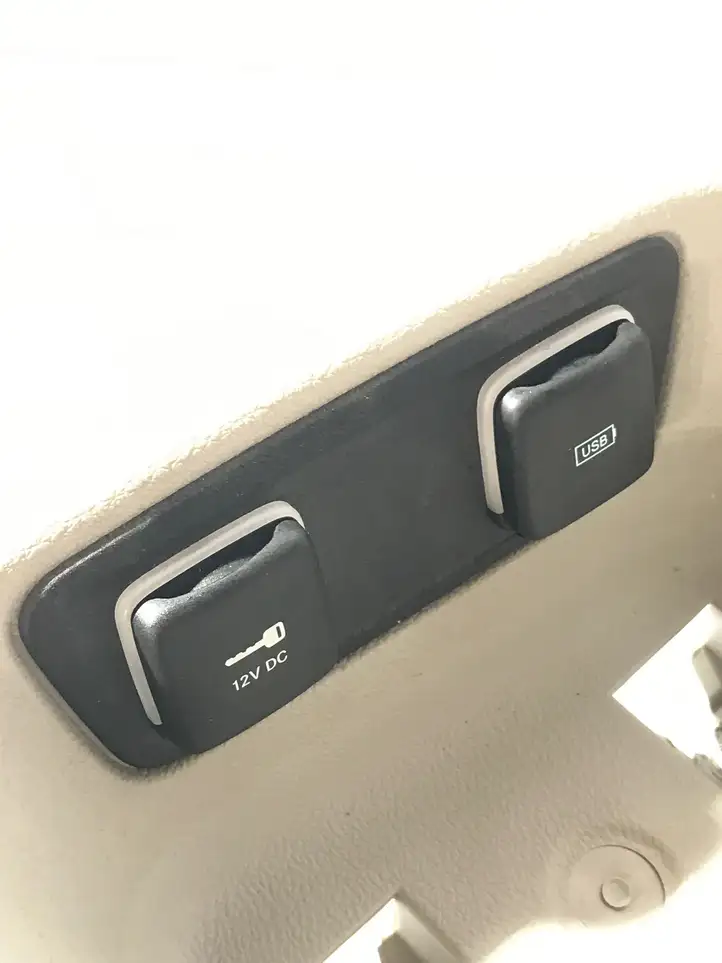 Chrysler Pacifica (2016 - ) 5XF831D2AG Центральная консоль — фото 2