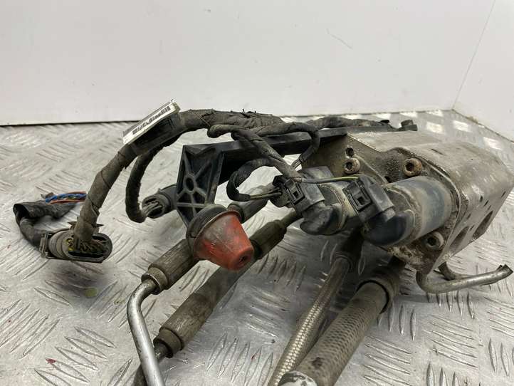 BMW 5 E60 E61 (2004 - 2010)  676084005 Блок клапанов / управление активным стабилизатором