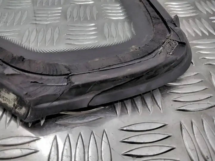 BMW 3 E90 E91 (2005 - 2012) 7119952 Заднее боковое стекло — фото 4