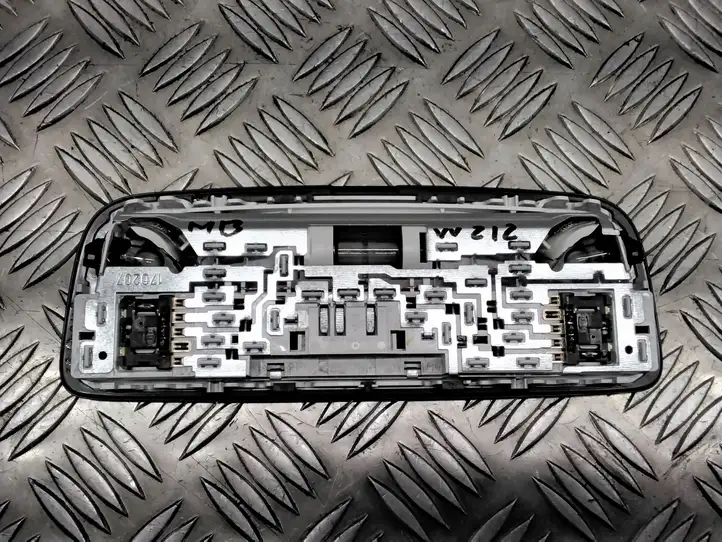 Mercedes-Benz E W212 (2009 - 2016) Задняя подсветка — фото 2