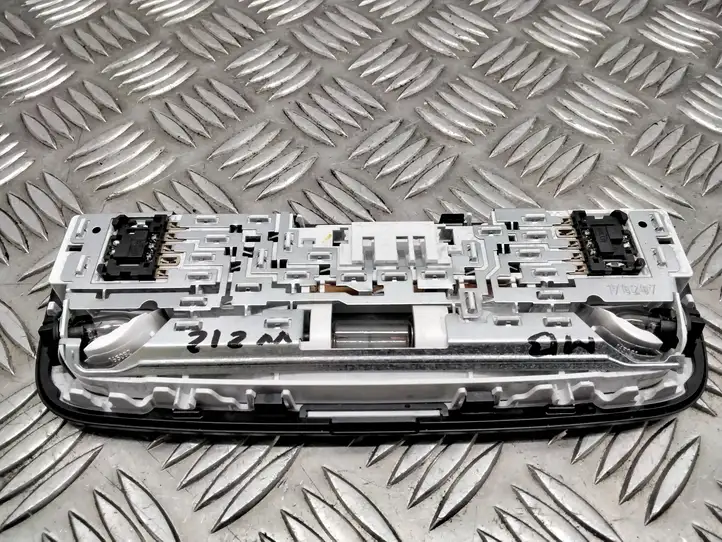 Mercedes-Benz E W212 (2009 - 2016) Задняя подсветка — фото 3