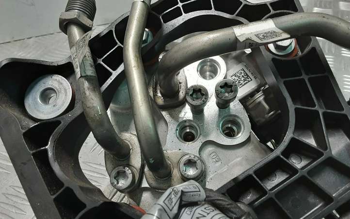 BMW 7 F01 F02 F03 F04 (2008 - 2016)  6775258 Блок клапанов / управление активным стабилизатором