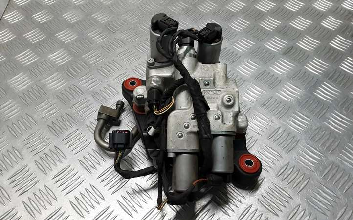 BMW 7 F01 F02 F03 F04 (2008 - 2016)  6775258 Блок клапанов / управление активным стабилизатором