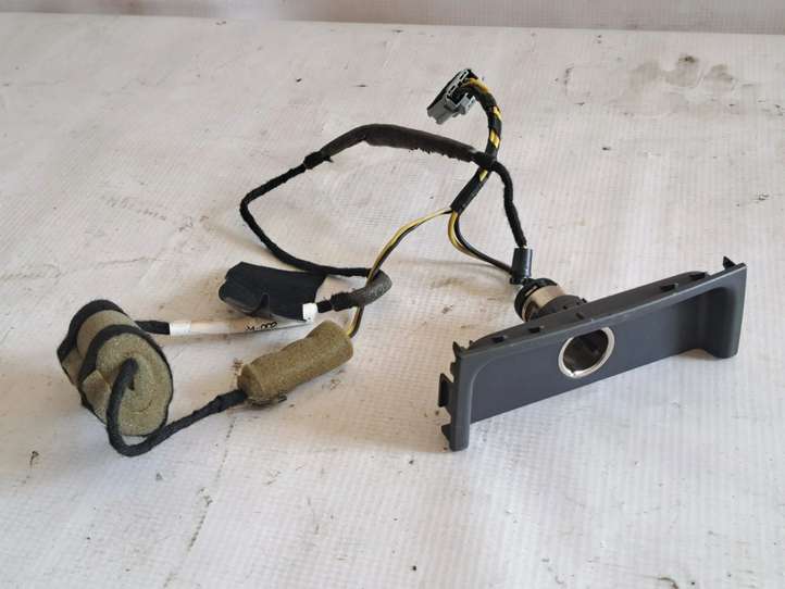 Volvo V70 (2000 - 2004)  9491227 Прикуриватель