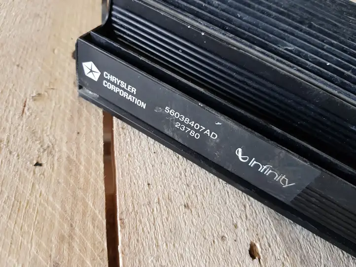 Jeep Grand Cherokee (WJ) (1998 - 2004) 56038407AD Усилитель звука — фото 2