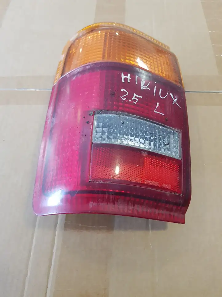 Toyota Hilux (N140, N150, N160, N170) (1997 - 2004) 3308910L Задний фонарь в кузове — фото 4