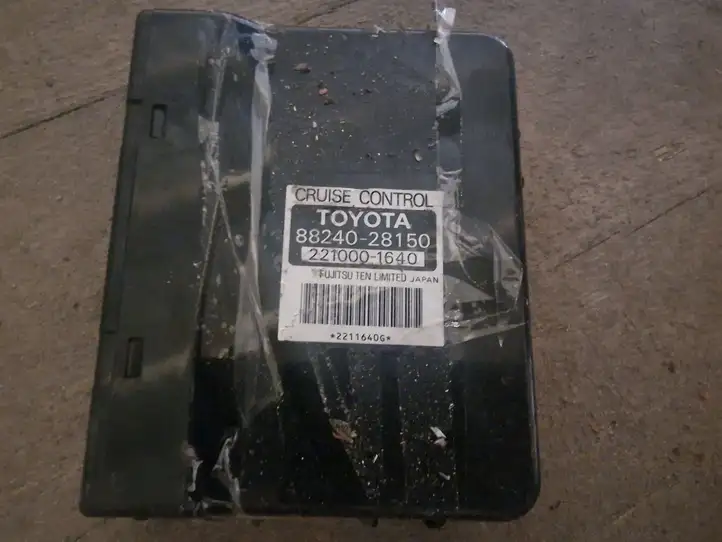 Toyota Previa (XR30, XR40) II (2000 - 2006) 8824028150 Модуль комфорта — фото 3