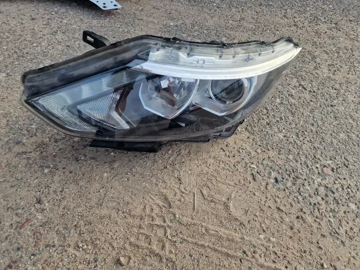 Nissan Qashqai (2013 - 2017) 10018013 Передняя фара — фото 1