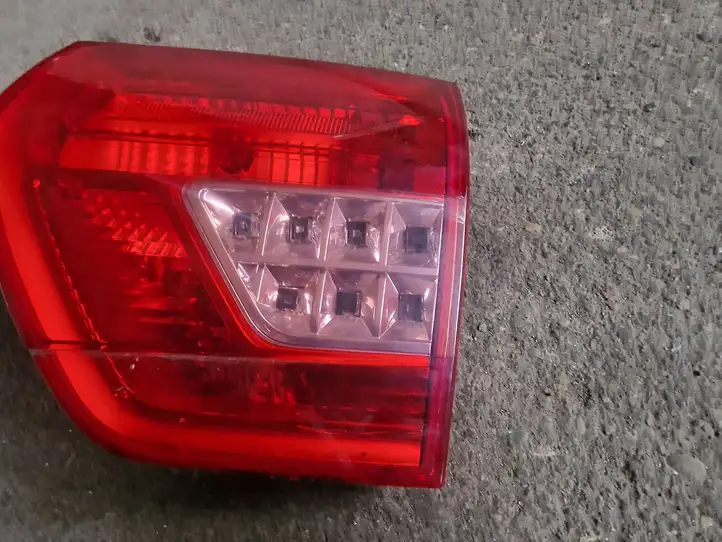 Citroen C5 (2008 - 2017) 9671811380 Задний фонарь в крышке багажника — фото 4