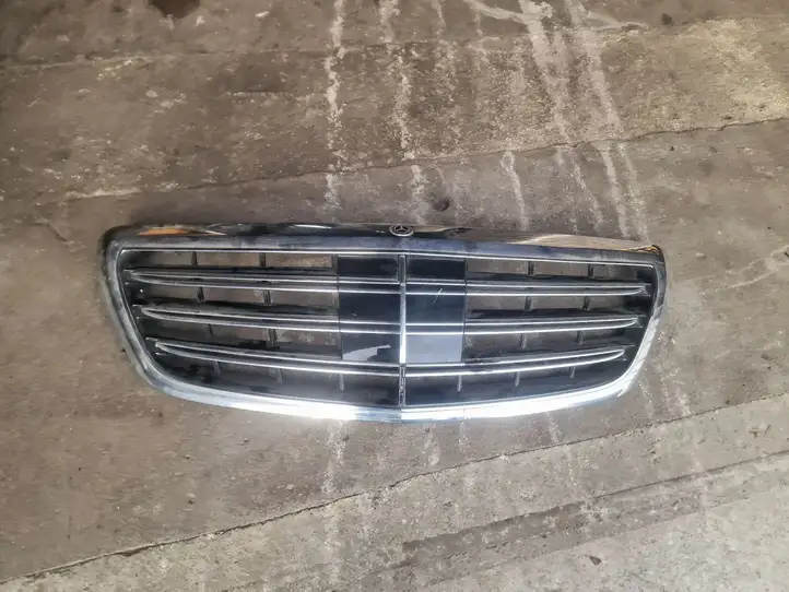 Mercedes-Benz S W222 (2013 - ) A2228803400 Верхняя решетка радиатора — фото 1