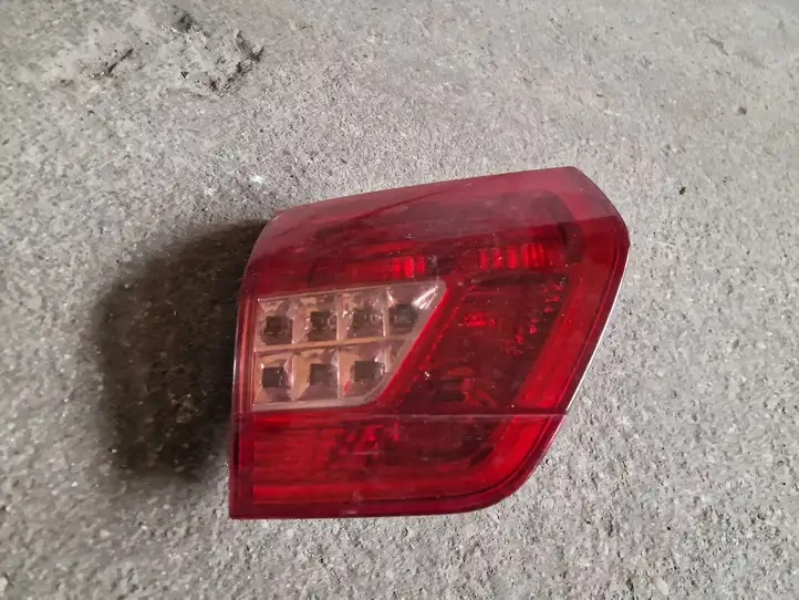 Citroen C5 (2008 - 2017) 9671811480 Задний фонарь в крышке багажника — фото 1