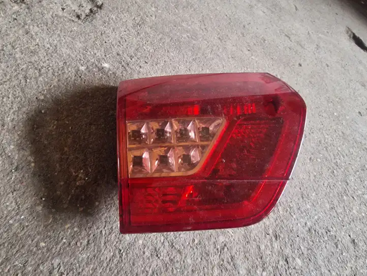 Citroen C5 (2008 - 2017) 9671811480 Задний фонарь в крышке багажника — фото 5